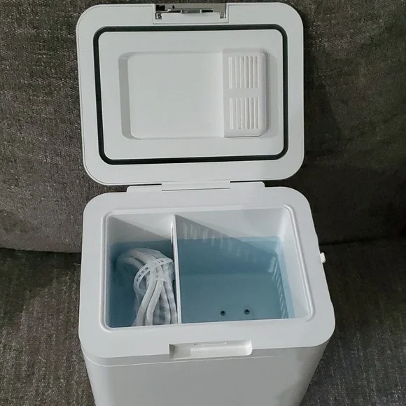 CONAIR: The Beauty Skin Care Fridge